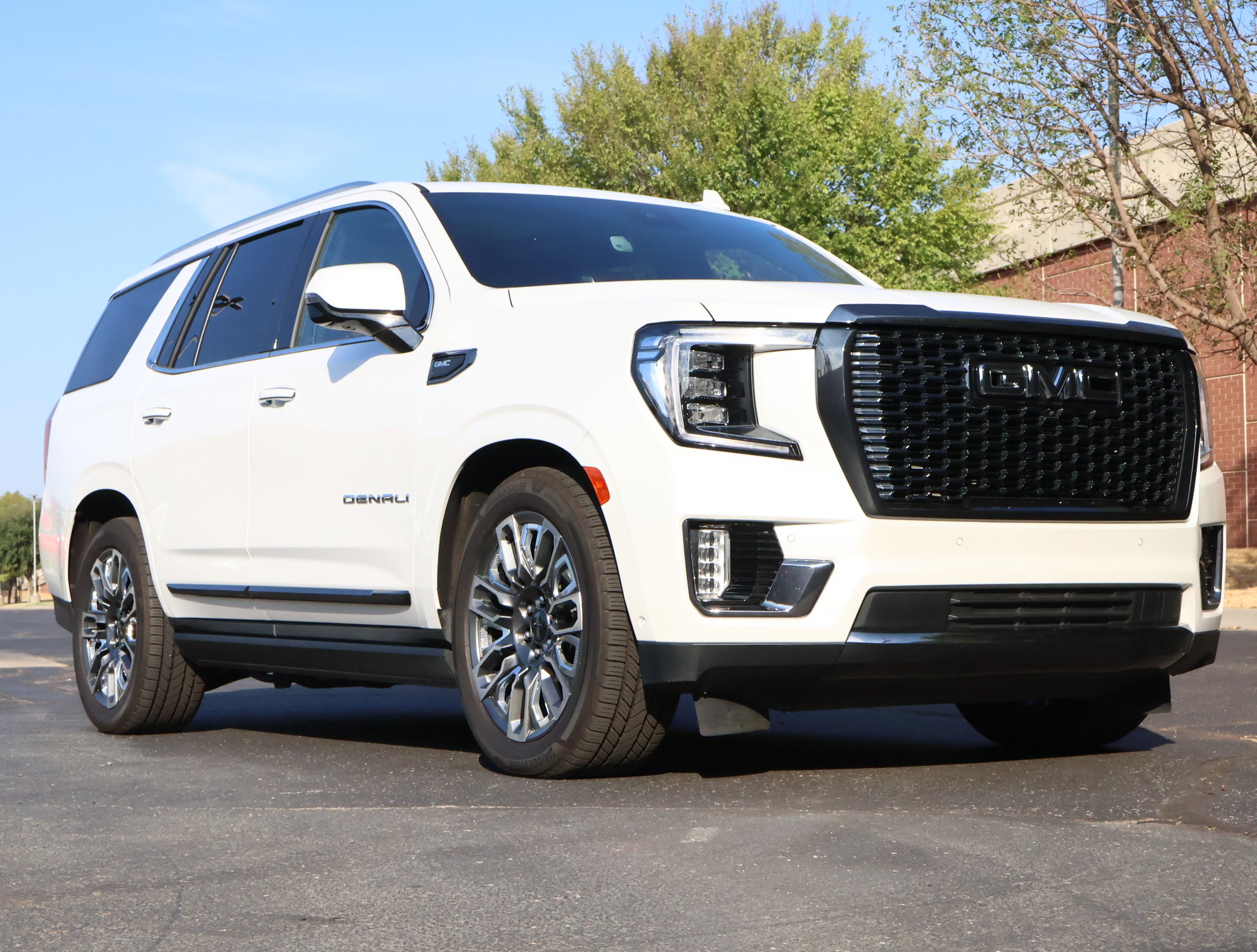 Used 2023 GMC Yukon Denali Ultimate AWD/4WD image 1