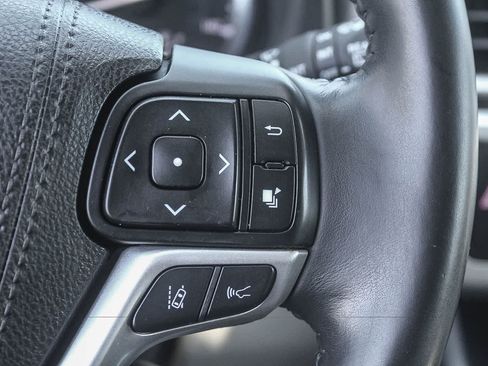 Used 2017 Toyota Highlander Limited AWD/4WD image 31
