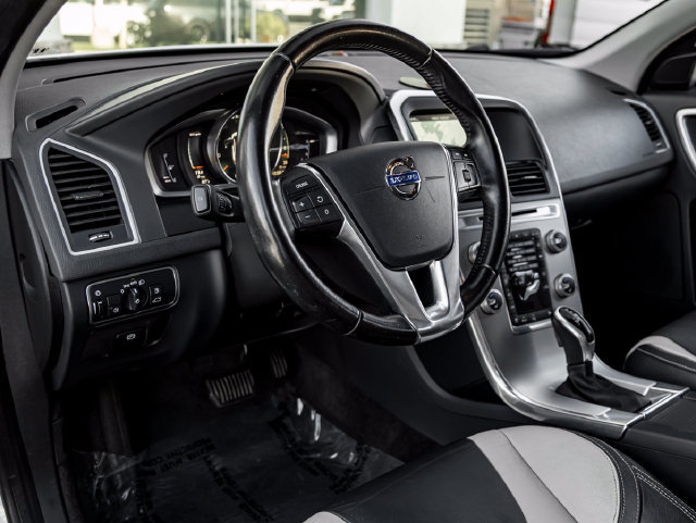 Used 2017 Volvo XC60 T6 Dynamic w/ Preferred Option Package AWD/4WD image 20