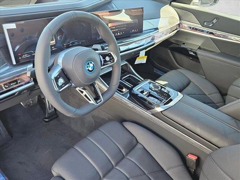 New 2026 BMW 750e xDrive image 3
