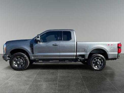 Used 2023 Ford F250 Lariat w/ Sport Appearance Package AWD/4WD image 4