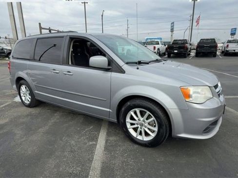 Used 2014 Dodge Grand Caravan SXT image 2