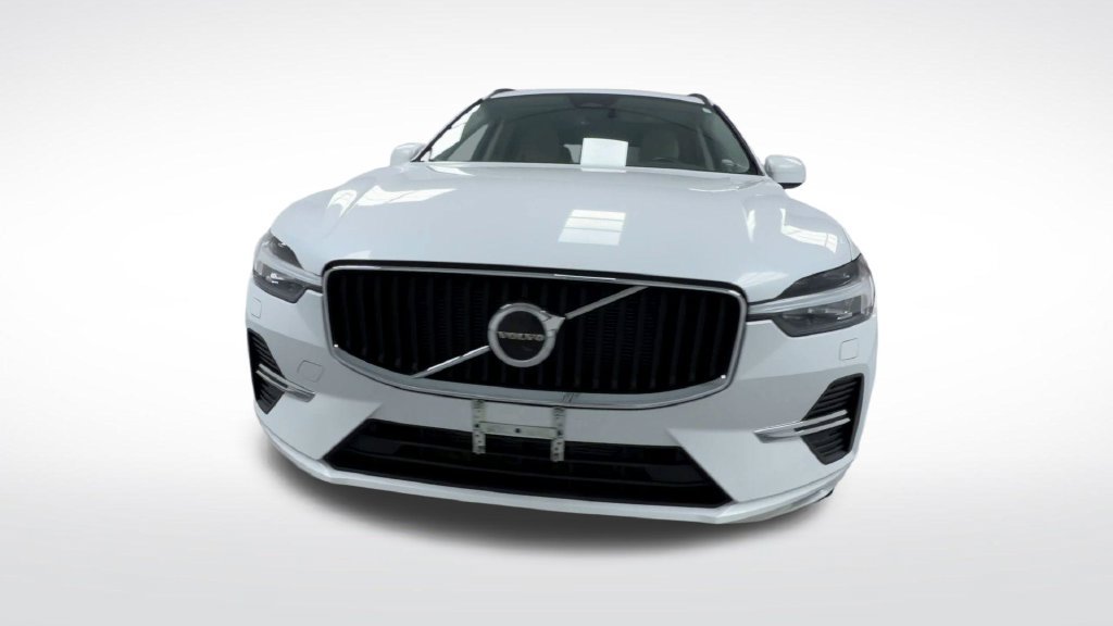 Used 2023 Volvo XC60 B5 Core w/ Climate Package AWD/4WD image 3