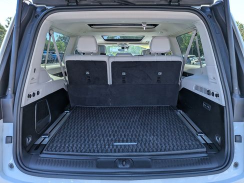 Used 2024 Jeep Wagoneer L Series III w/ Premium Group I AWD/4WD image 20