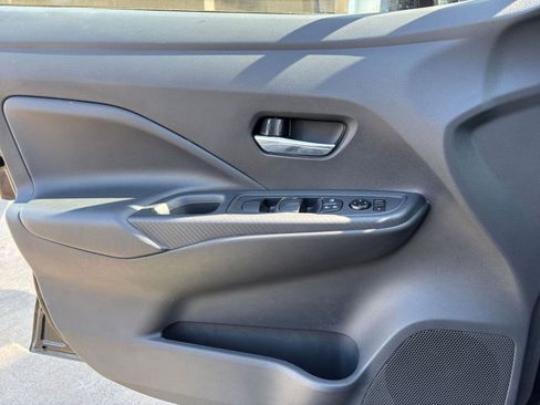 Used 2025 Nissan Versa SV image 18