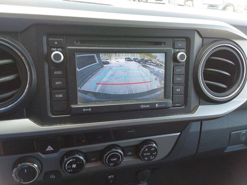 Used 2017 Toyota Tacoma SR5 w/ Tow Package image 17