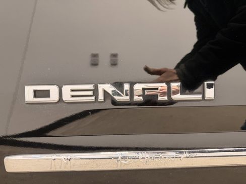 Used 2019 GMC Yukon XL Denali image 19
