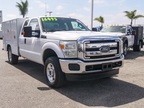 Used 2016 Ford F250 XLT w/ FX4 Off-Road Package AWD/4WD image 3
