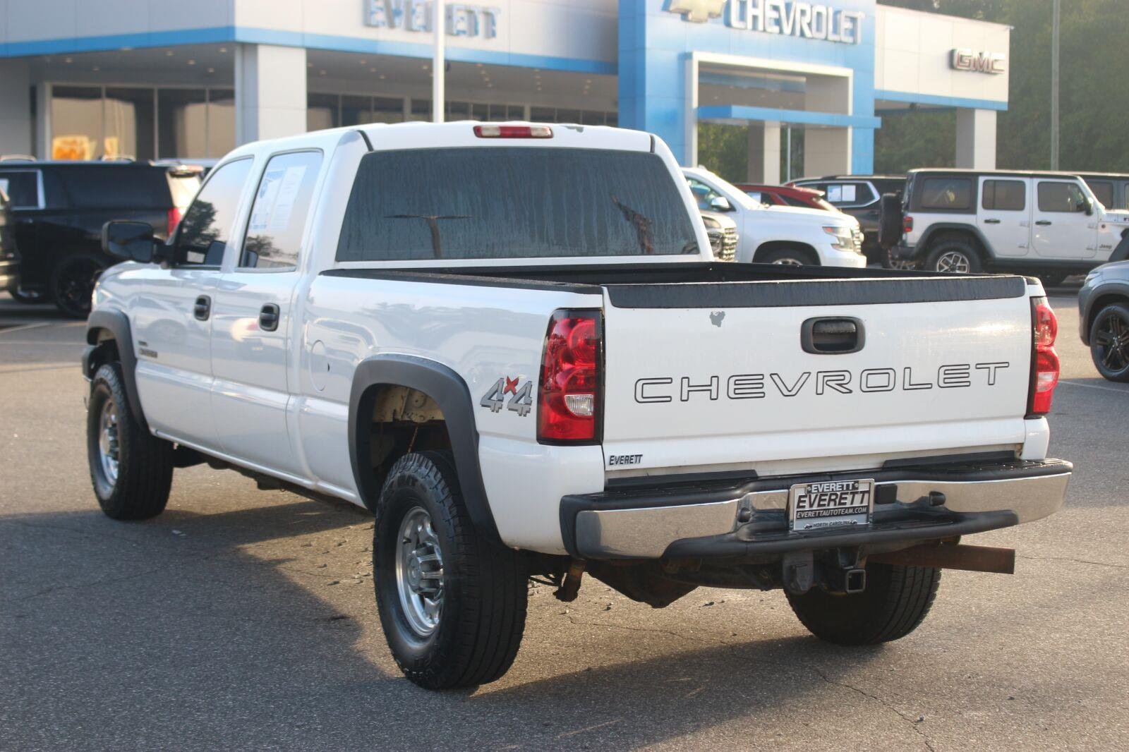 Used 2007 Chevrolet Silverado 2500 W/T w/ Heavy-Duty Power Package AWD/4WD image 5