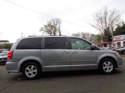 Used 2013 Dodge Grand Caravan SXT image 4