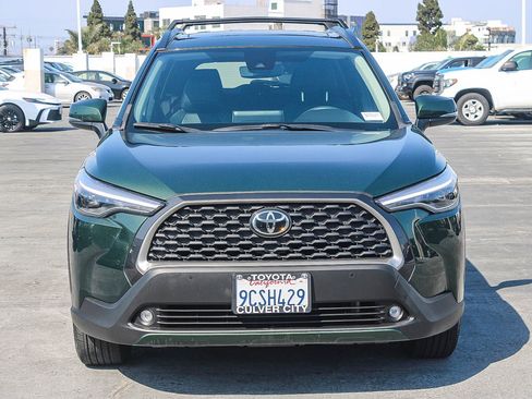 Used 2022 Toyota Corolla Cross XLE w/ Convenience Package FWD image 2