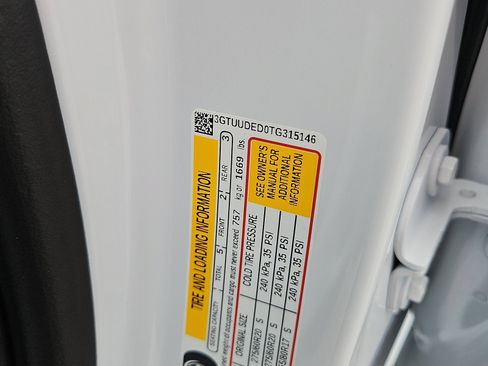 New 2026 GMC Sierra 1500 SLT image 12