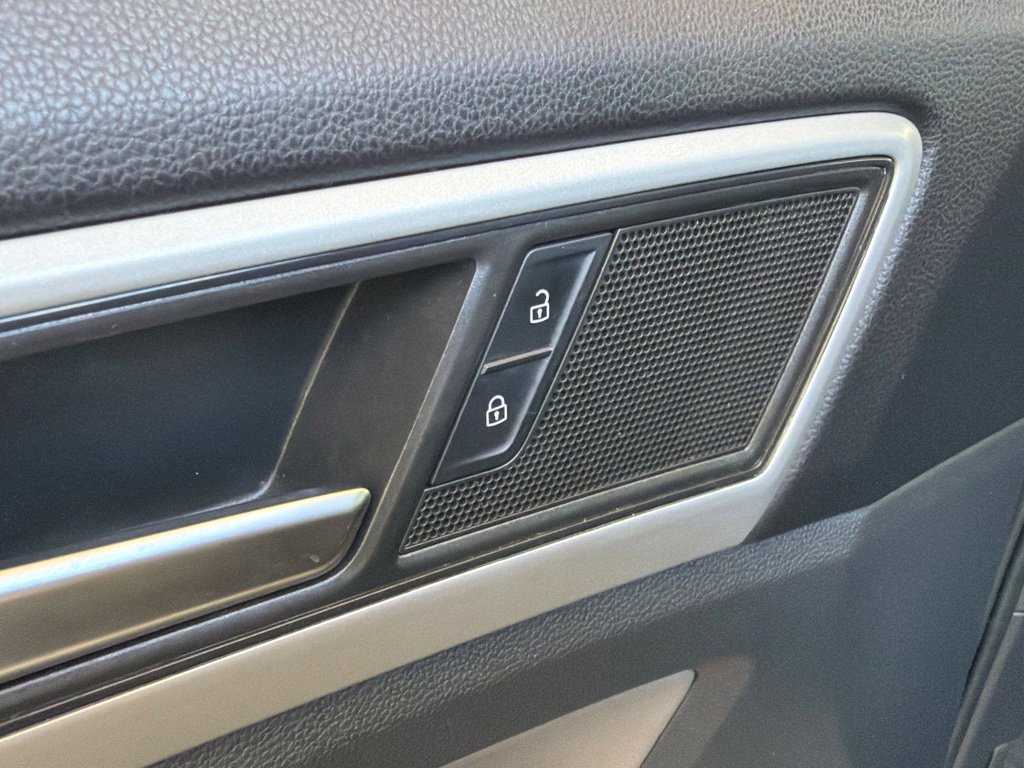 Used 2021 Volkswagen Atlas Cross Sport SE w/ Panoramic Sunroof Package FWD image 39