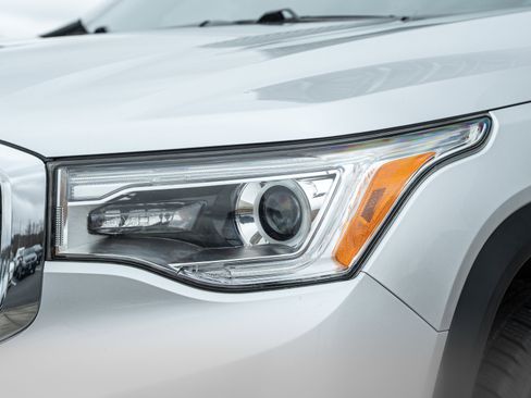 Used 2019 GMC Acadia SLE image 32