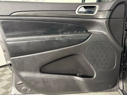 Used 2021 Jeep Grand Cherokee Laredo image 38