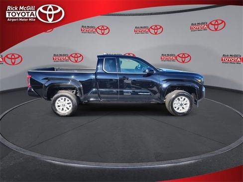 Used 2025 Toyota Tacoma SR5 image 9