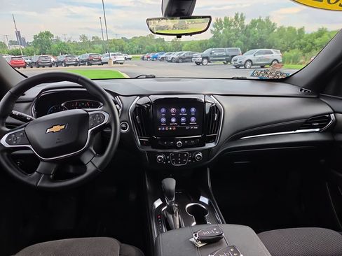Certified 2023 Chevrolet Traverse LT w/ Rear Camera Mirror Package AWD/4WD image 11
