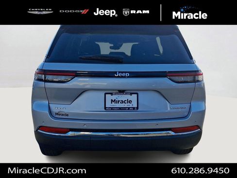 Certified 2023 Jeep Grand Cherokee Laredo image 6