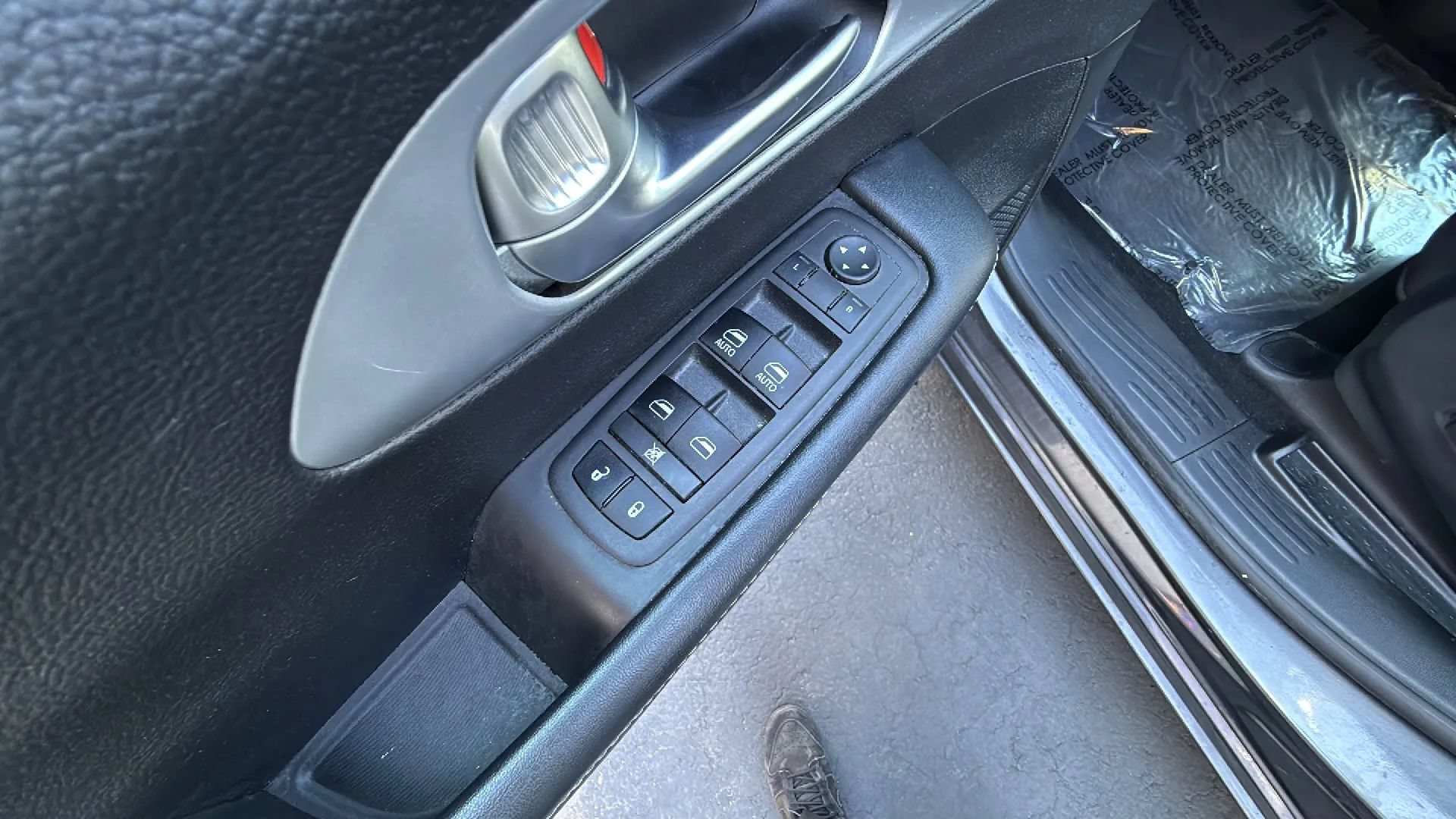 Used 2023 Chrysler Pacifica Touring FWD image 29