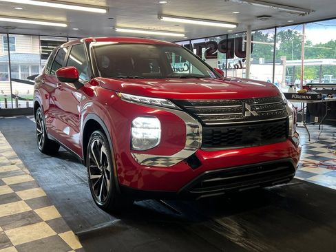 Used 2022 Mitsubishi Outlander ES AWD/4WD image 1