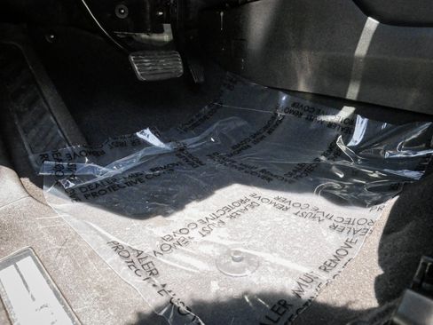 Used 2024 Chevrolet Suburban RST RWD image 17