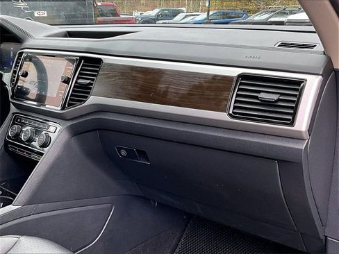 Used 2022 Volkswagen Atlas SE w/ Panoramic Sunroof Package image 17