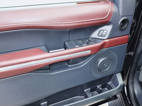 Used 2022 Ford Expedition Limited image 16
