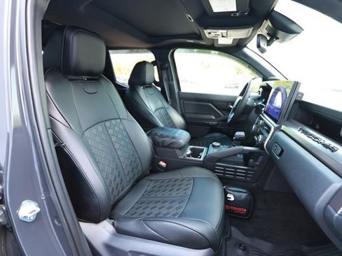 Used 2025 Toyota Tacoma TRD Sport w/ TRD Sport Upgrade Package RWD image 31