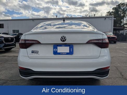 Used 2024 Volkswagen Jetta Sport image 5
