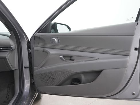 Certified 2025 Hyundai Elantra Sport FWD image 9