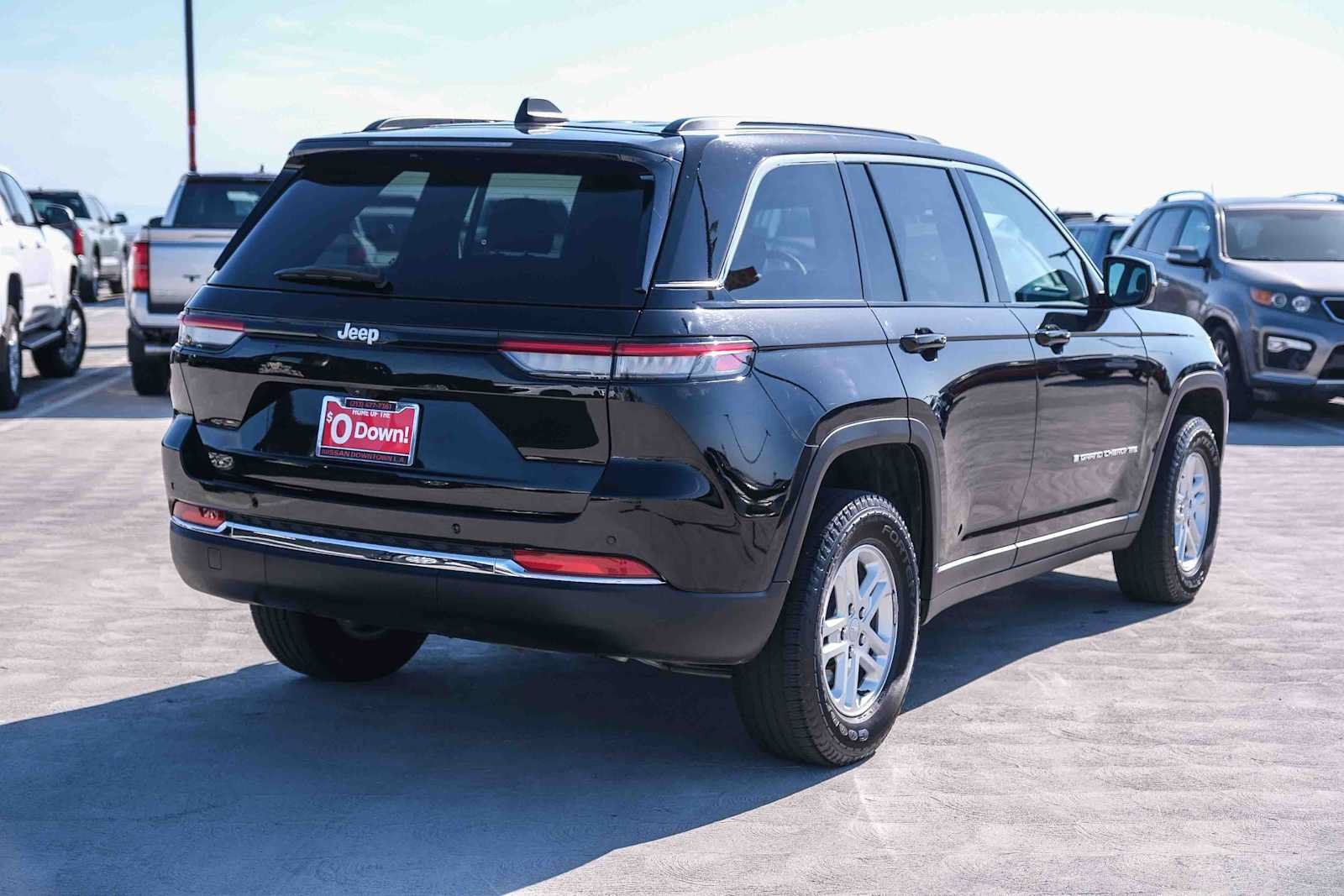 Used 2024 Jeep Grand Cherokee Laredo RWD image 4