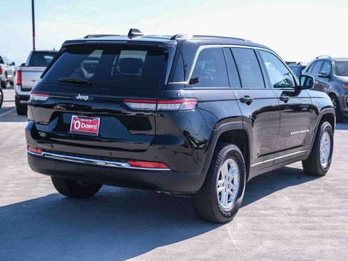 Used 2024 Jeep Grand Cherokee Laredo RWD image 4