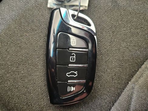 Used 2020 Chevrolet Equinox LT FWD image 32