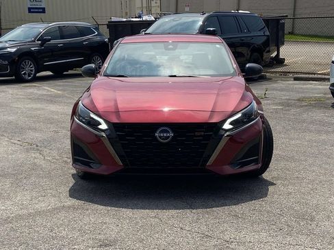 Used 2023 Nissan Altima 2.5 SR FWD image 3