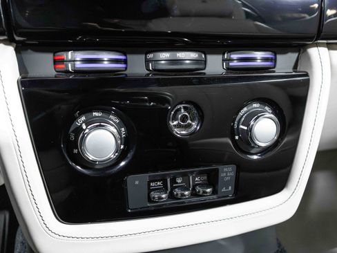 Used 2013 Rolls-Royce Phantom Drophead Coupe image 31