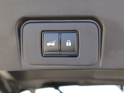 Used 2025 Nissan Rogue SV image 16