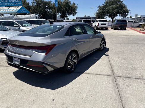 Used 2025 Hyundai Elantra SEL FWD image 5