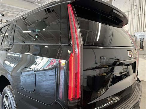 Used 2025 Cadillac Escalade ESV Sport image 12
