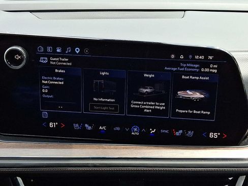 Used 2025 Chevrolet Suburban High Country w/ Sun And Tow Package AWD/4WD image 17