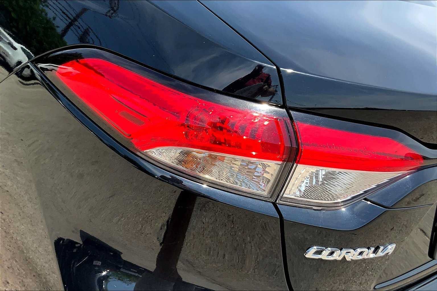 Used 2023 Toyota Corolla LE FWD image 28
