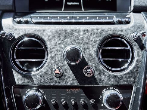 Used 2024 Rolls-Royce Cullinan Black Badge w/ Dark Exterior Package image 81