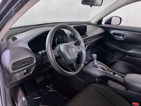 Used 2023 Honda HR-V LX image 9