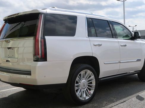 Used 2017 Cadillac Escalade Platinum AWD/4WD image 13