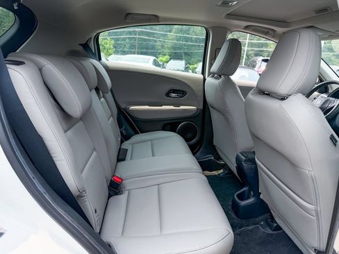 Used 2019 Honda HR-V Touring image 21