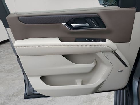 New 2026 GMC Yukon Denali w/ Sun & Power Step Package image 25