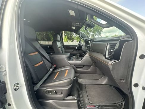 Used 2024 GMC Sierra 1500 AT4 w/ Technology Package AWD/4WD image 13