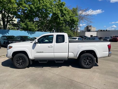 Used 2021 Toyota Tacoma SR5 w/ SR5 Appearance Package (SM) AWD/4WD image 9