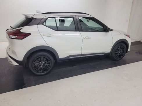 Used 2023 Nissan Kicks SR w/ SR Premium Package FWD image 10