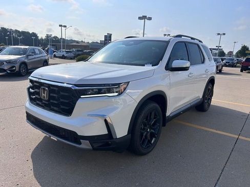 New 2025 Honda Pilot Touring image 7