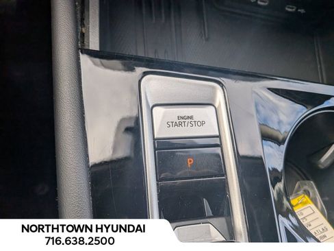 Used 2025 Volkswagen Atlas SE image 18